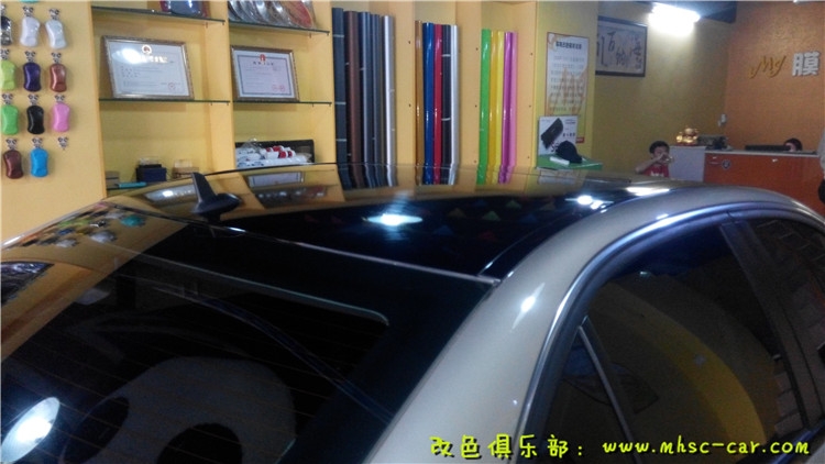 奔馳C級(jí)貼黑頂 高亮黑全景天窗貼膜 黑色車頂膜