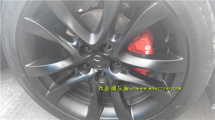 阿特茲貼黑頂 車頂貼黑膜 黑色全景天窗貼膜 噴黑色輪轂 剎車鉗改顏色 紅色剎車鉗