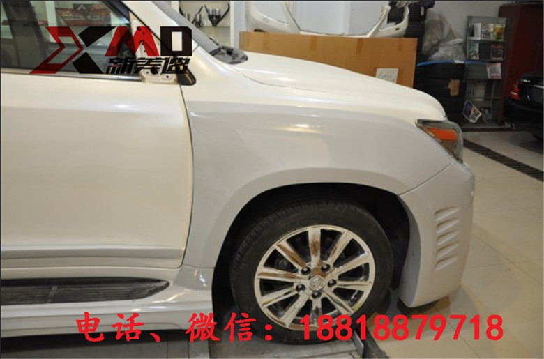 雷克薩斯LX570改裝中東之獅版寬體大包圍前后杠葉子板中網(wǎng)尾翼排氣尾嘴