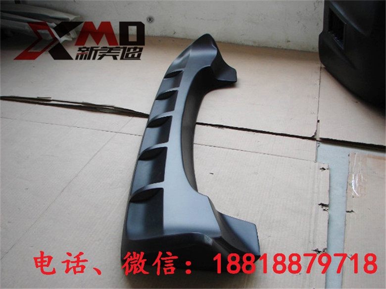 雷克薩斯LX570改裝中東之獅版寬體大包圍前后杠葉子板中網(wǎng)尾翼排氣尾嘴
