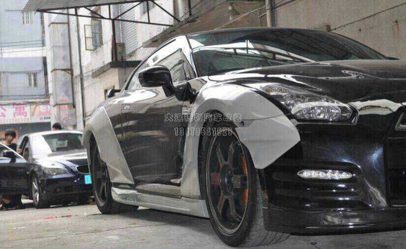 日產(chǎn)GTR35寬體大包圍批發(fā)代理