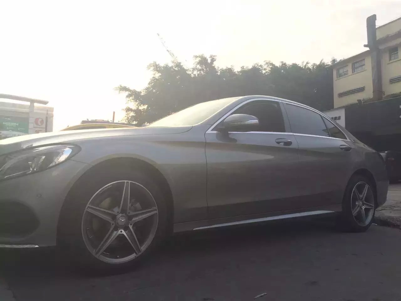 新C、裝18寸 AMG，效果一下子就提升了