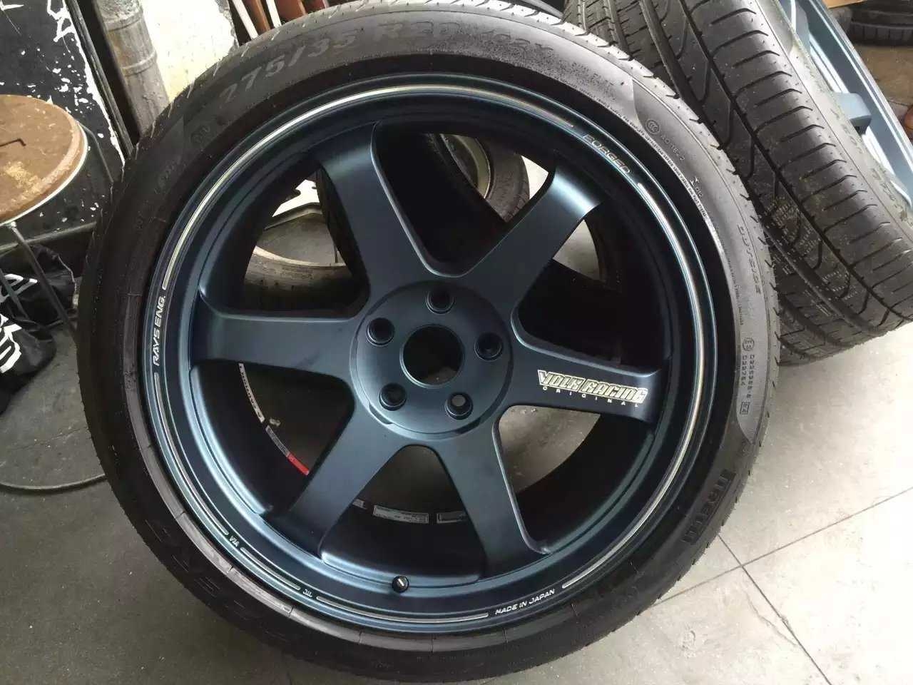 寶馬 X3，裝20寸 TE37