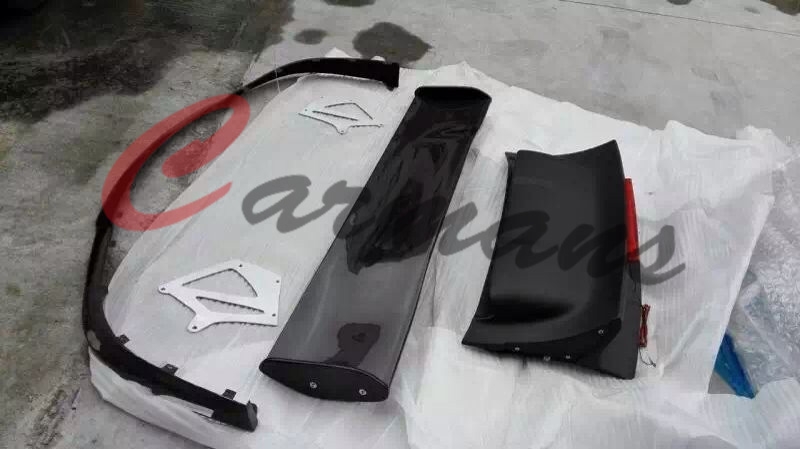 少量到一批C63V碳纖前唇，991V后唇，997GT3大尾翼！！全部今日發(fā)出，老板久等了