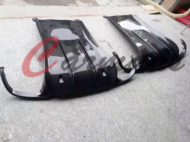 少量到一批C63V碳纖前唇，991V后唇，997GT3大尾翼！！全部今日發(fā)出，老板久等了
