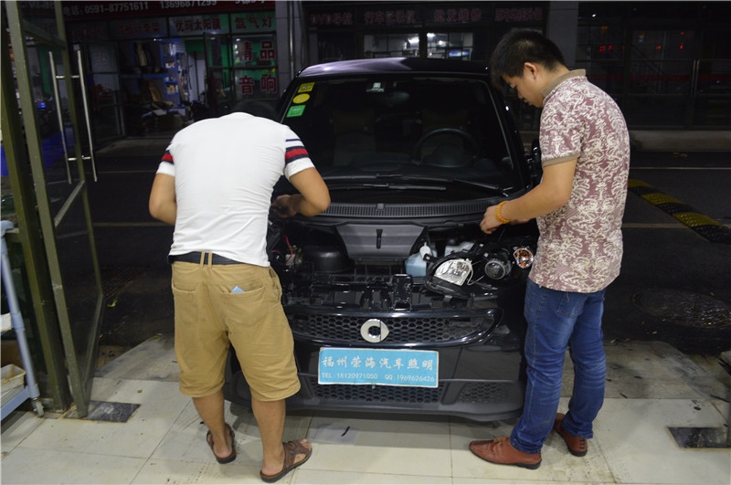 福州汽車燈光升級 奔馳smart大燈熏黑海拉雙光透鏡 福州榮海汽車照明