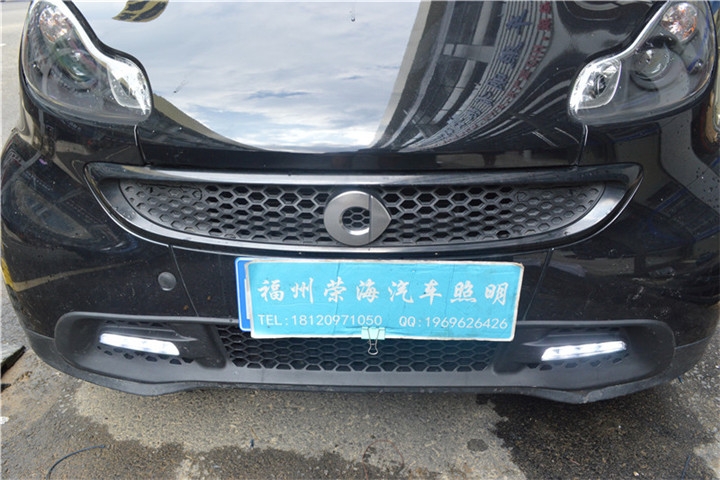 福州汽車(chē)改日行燈 奔馳smart升級(jí)改裝LED日行燈 福州榮海汽車(chē)照明