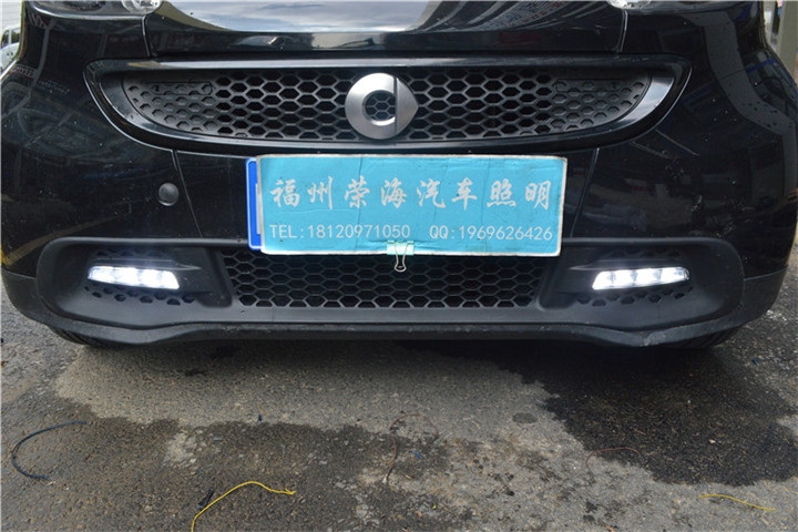 福州汽車(chē)改日行燈 奔馳smart升級(jí)改裝LED日行燈 福州榮海汽車(chē)照明