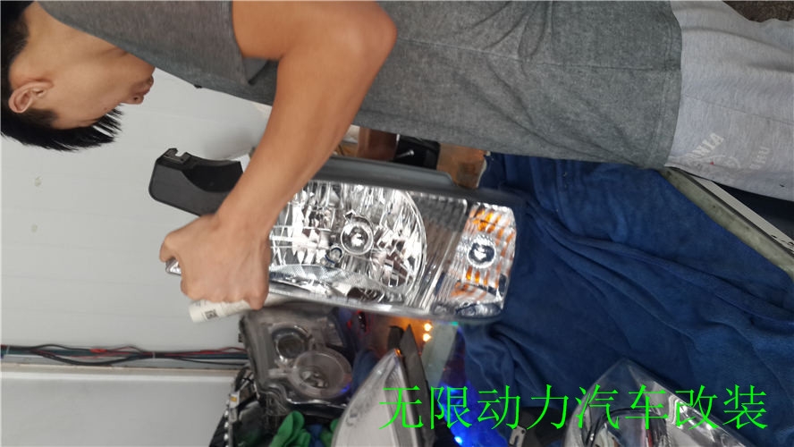 濰坊別克陸尊改燈
