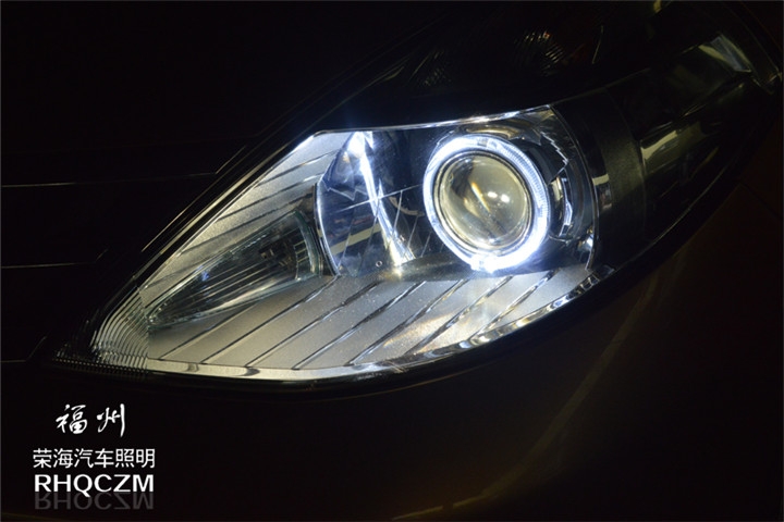 福州汽車改天使眼 日產(chǎn)騏達(dá)大燈升級氙氣燈海拉三雙光透鏡 福州榮海照明