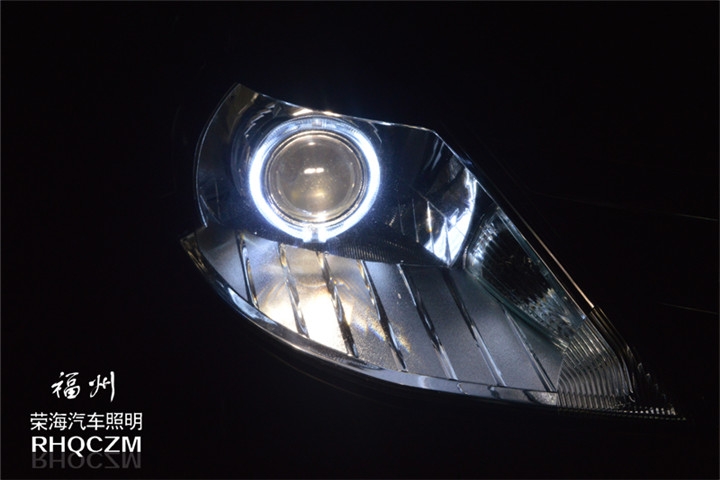 福州汽車改天使眼 日產(chǎn)騏達(dá)大燈升級氙氣燈海拉三雙光透鏡 福州榮海照明