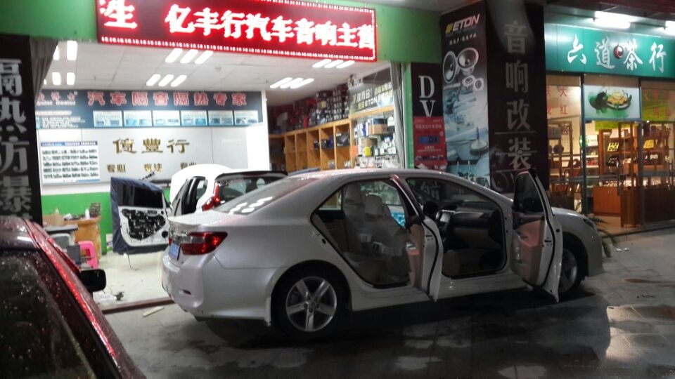 白色的眼光——豐田凱美瑞加裝一鍵啟動