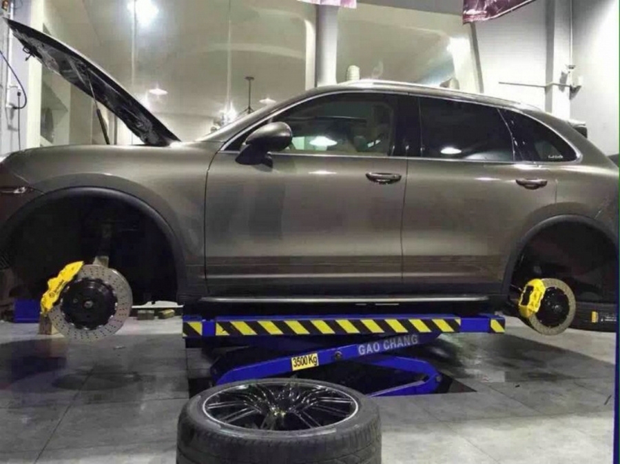 大連德利汽車改裝保時捷卡宴改裝brembo剎車套件