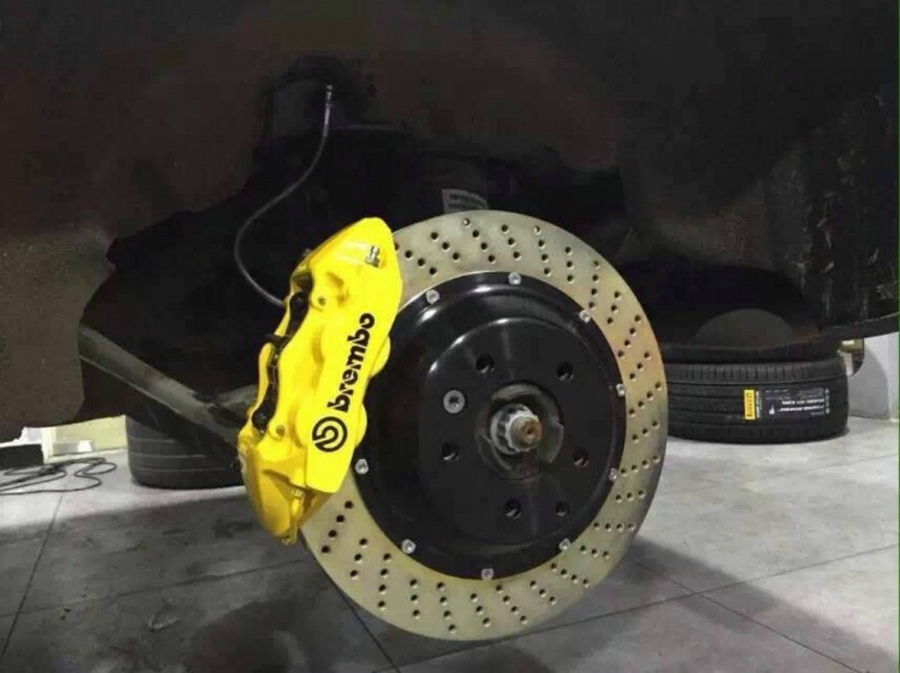 大連德利汽車改裝保時捷卡宴改裝brembo剎車套件