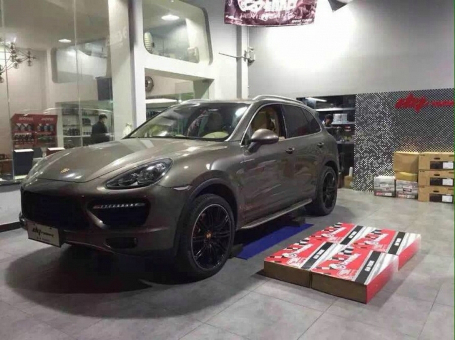 大連德利汽車改裝保時捷卡宴改裝brembo剎車套件