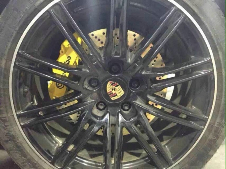 大連德利汽車改裝保時捷卡宴改裝brembo剎車套件