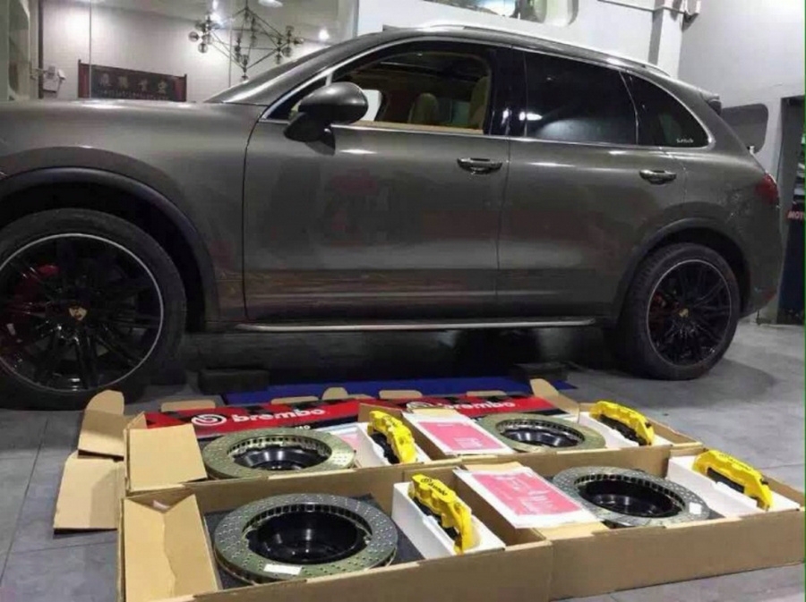 大連德利汽車改裝保時捷卡宴改裝brembo剎車套件