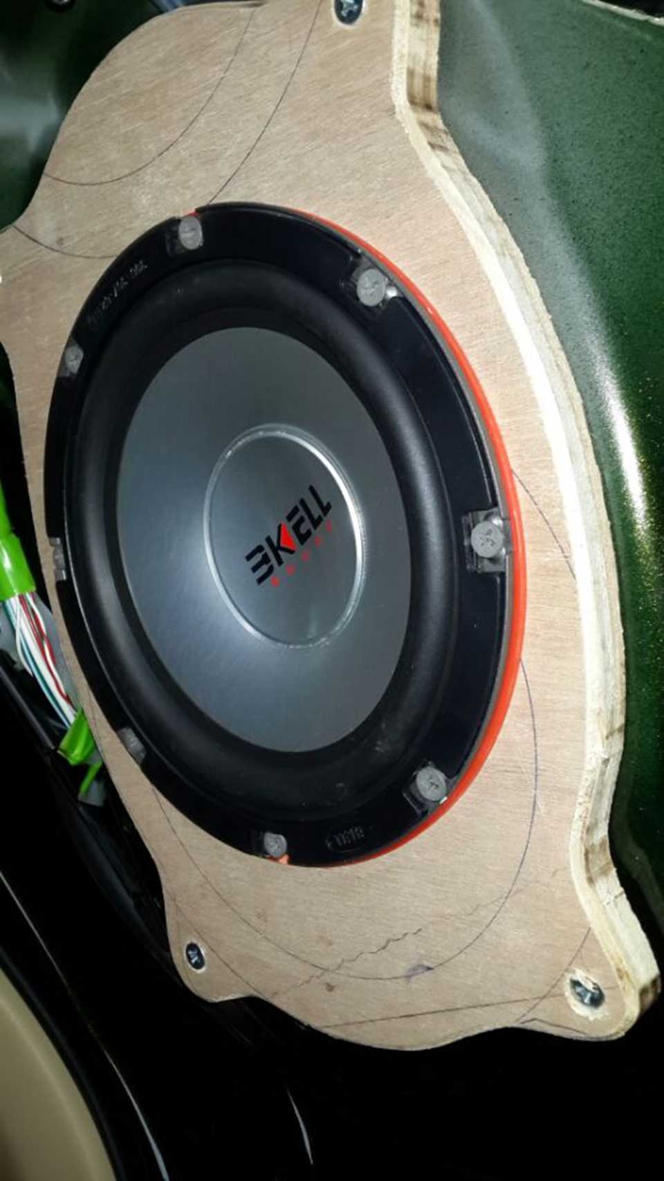 音響大升級(jí)——豐田霸道汽車(chē)音響改裝炸機(jī)