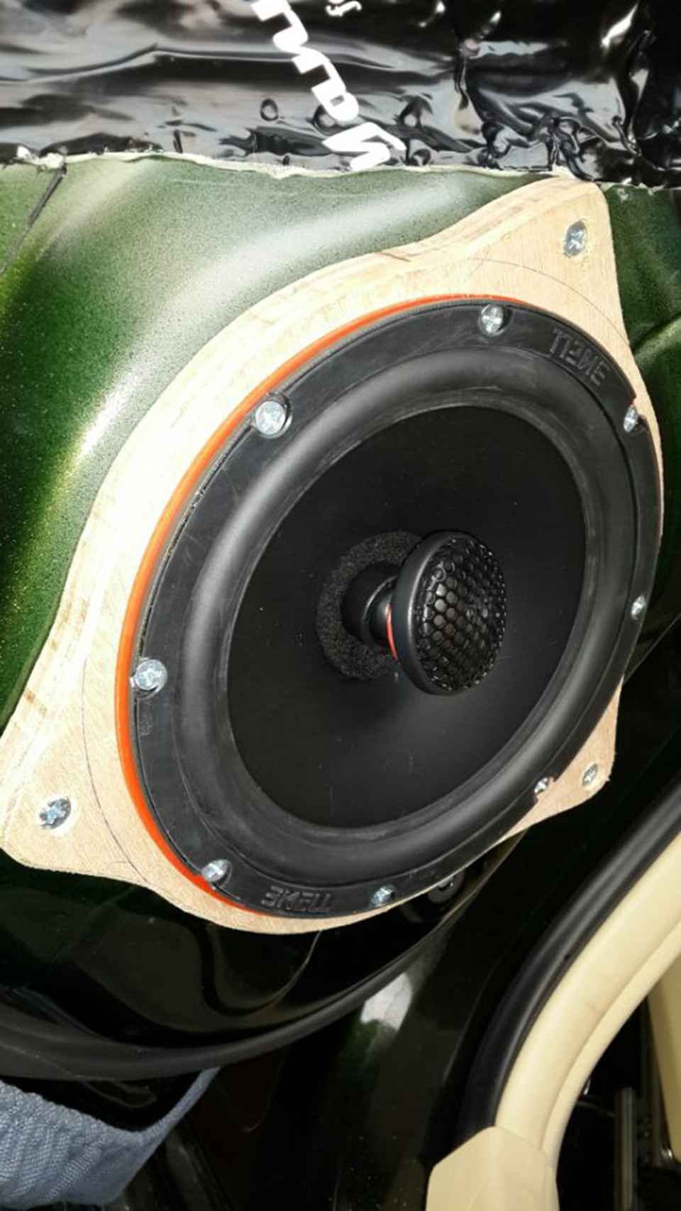 音響大升級(jí)——豐田霸道汽車(chē)音響改裝炸機(jī)