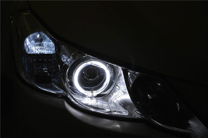 【廣州海瀾車(chē)燈】-豐田銳志升級(jí)大燈總成+天使眼