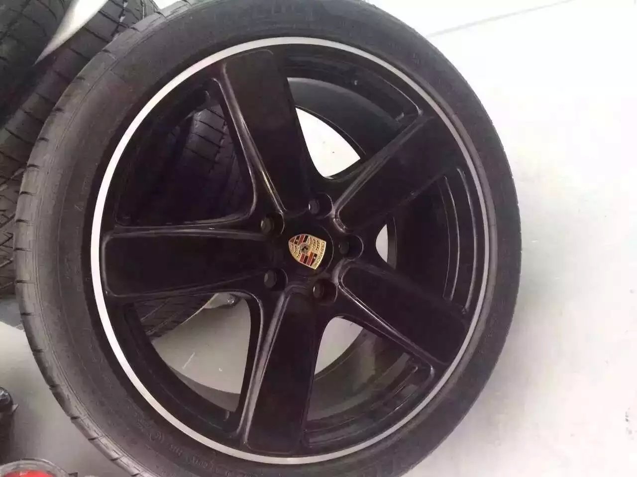 卡宴 最新款，21寸 黑色 銀邊