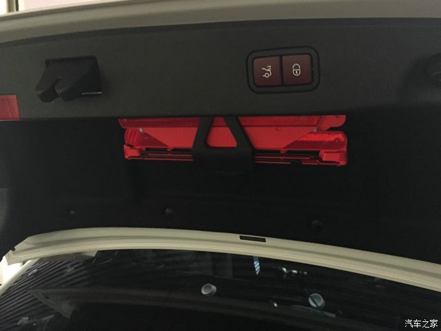 奔馳E200/E260/E320改原廠豪華LED大燈 電尾門(mén) 無(wú)鑰匙進(jìn)入