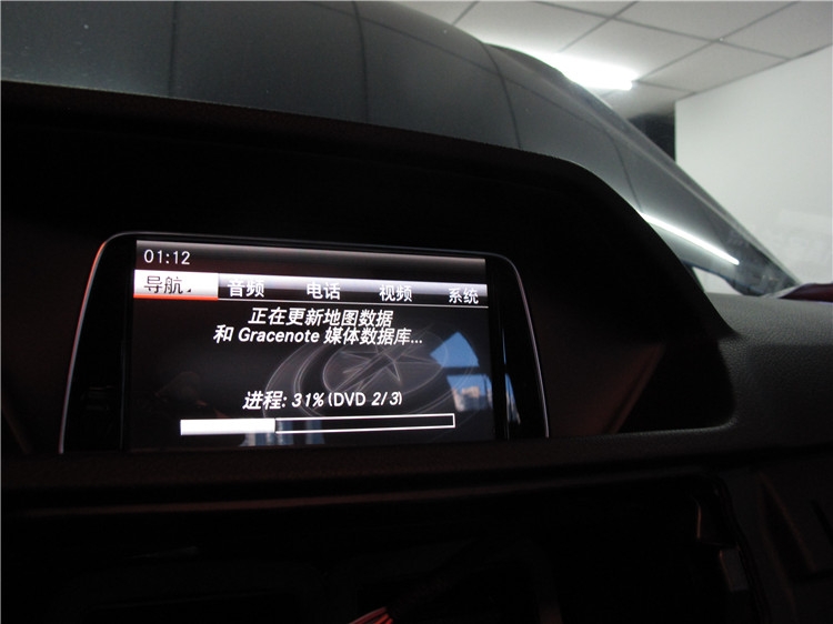 奔馳E200/E260/E320改原廠豪華LED大燈 電尾門(mén) 無(wú)鑰匙進(jìn)入