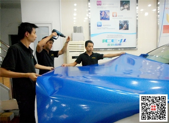 武漢汽車車身改色貼膜│奧迪Q7施工艾利大珠光藍(lán)改色案例