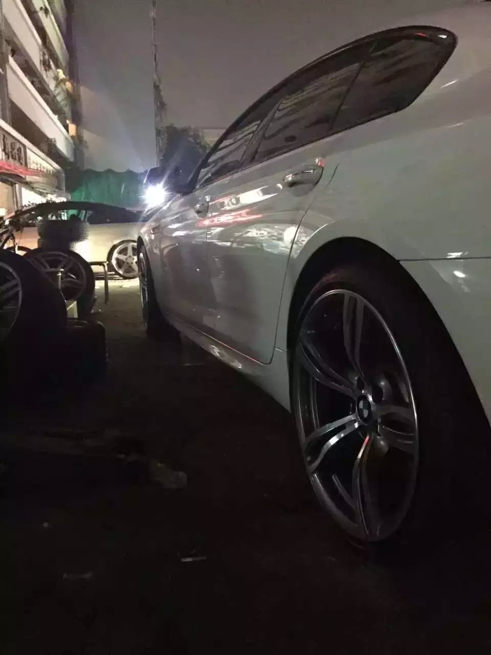 寶馬6系，裝20寸 M5原裝鈴．效果看得見，