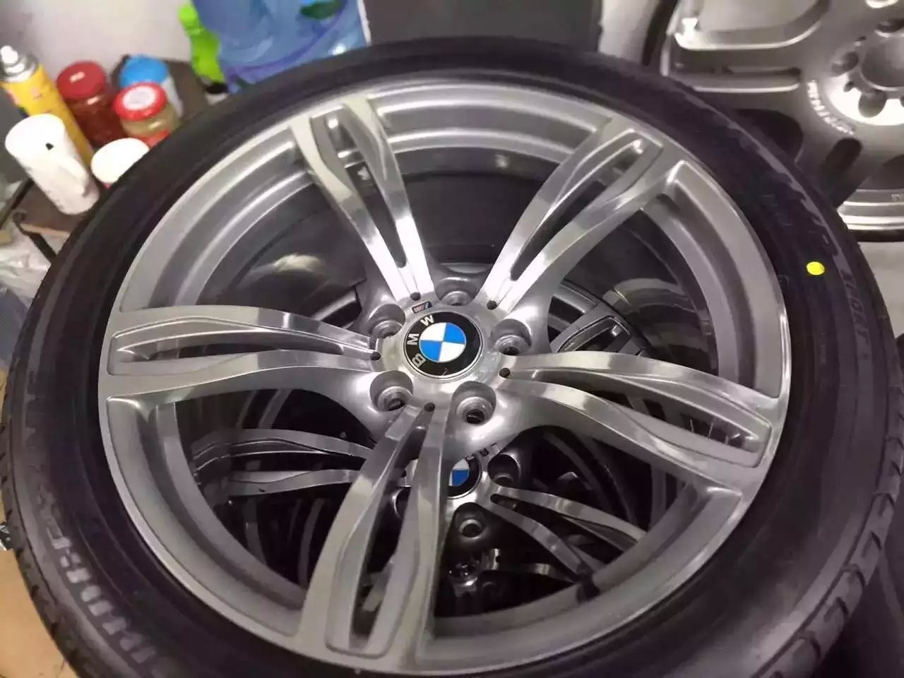 寶馬6系，裝20寸 M5原裝鈴．效果看得見，