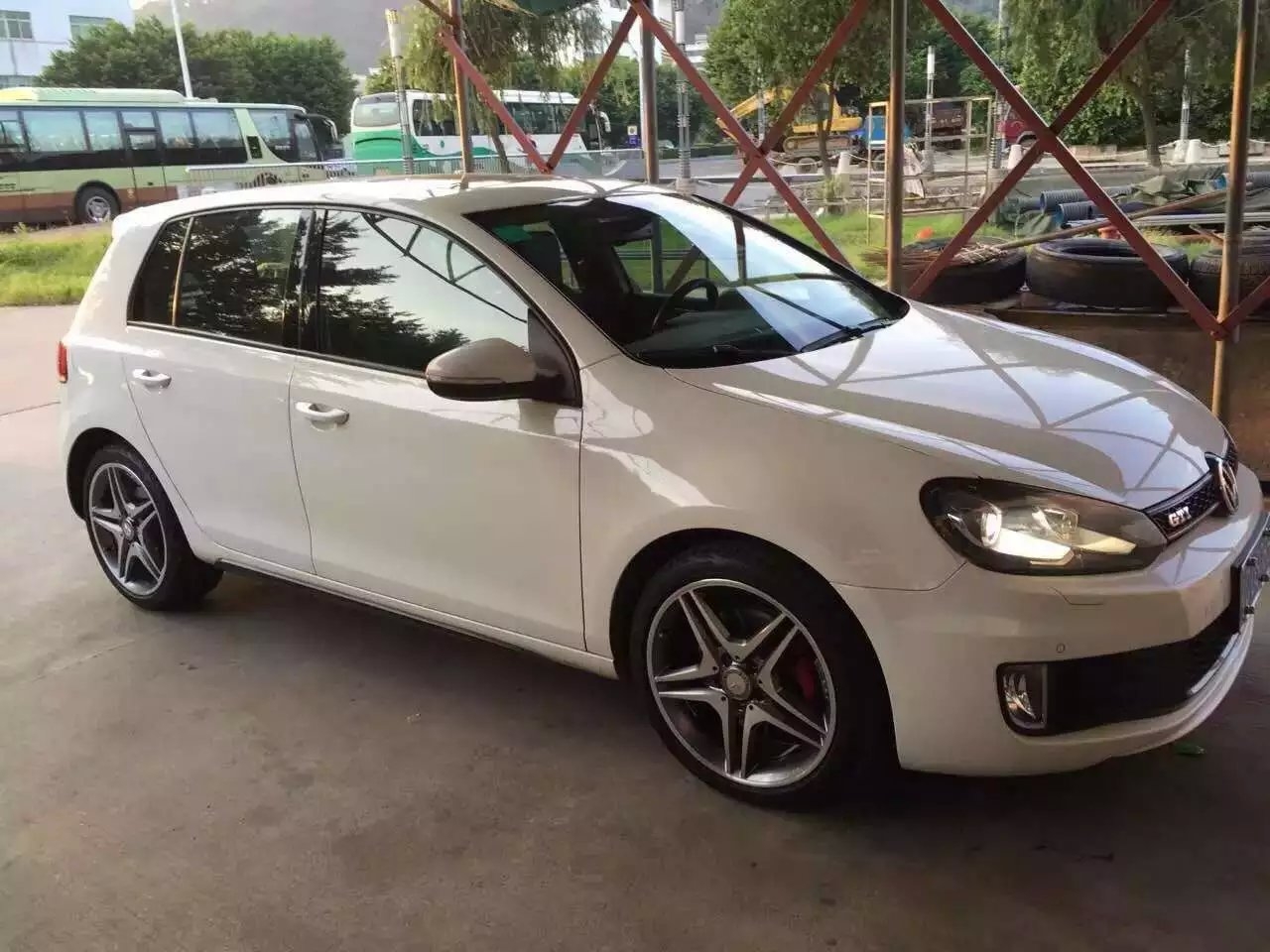 朋友發(fā)來(lái)裝車效果圖 ：大眾 裝18寸