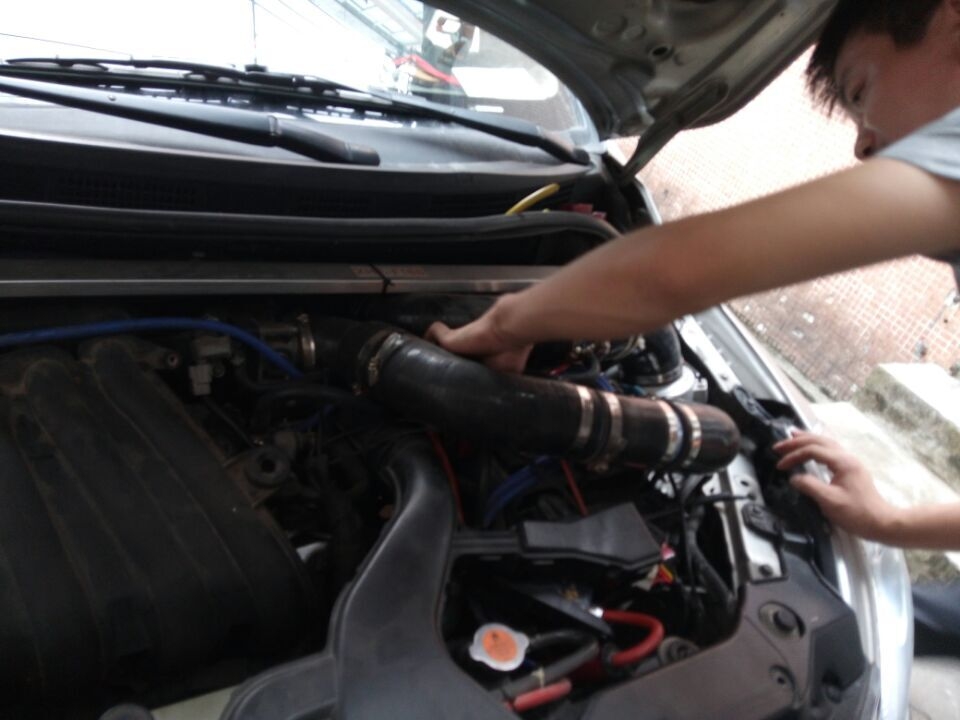 日產(chǎn)軒逸進(jìn)氣改裝提升動(dòng)力節(jié)油改裝加裝鍵程離心式電動(dòng)渦輪增壓器LX2008