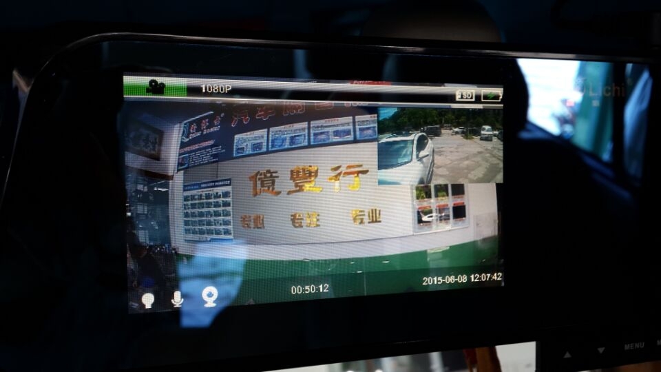 忙碌依然細(xì)心——江淮瑞風(fēng)力馳后視鏡行車記錄儀