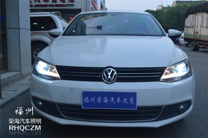 福州雙氙車燈升級(jí)改裝 大眾速騰改燈車燈升級(jí)氙氣燈Q5雙光透鏡 福州榮海汽車照明