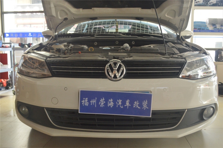 福州雙氙車燈升級(jí)改裝 大眾速騰改燈車燈升級(jí)氙氣燈Q5雙光透鏡 福州榮海汽車照明