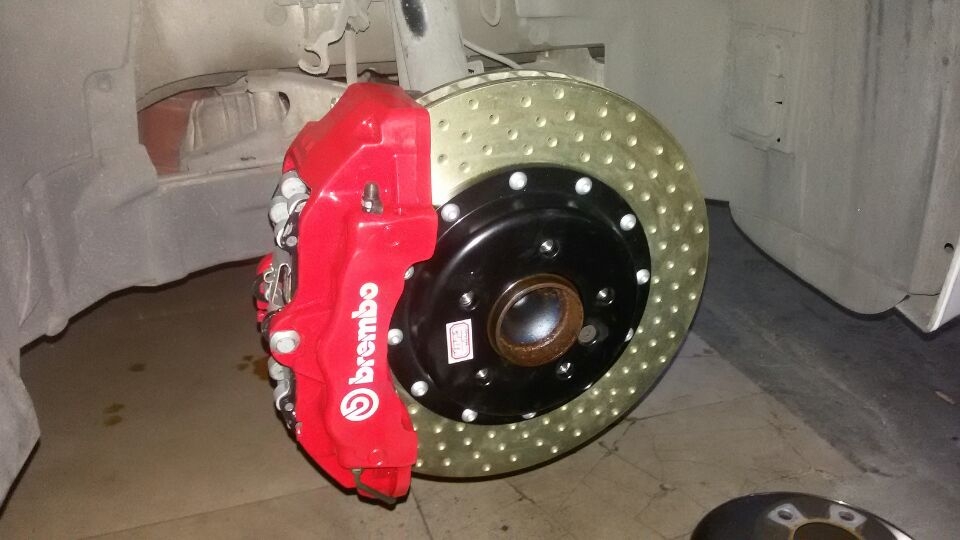 寶馬E90改裝意大利BREMBO卡宴版前六后四剎車套裝