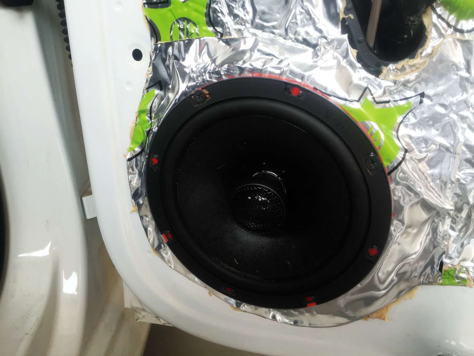 佛山途歌汽車影音:大眾polo音響升級,高品質高享受