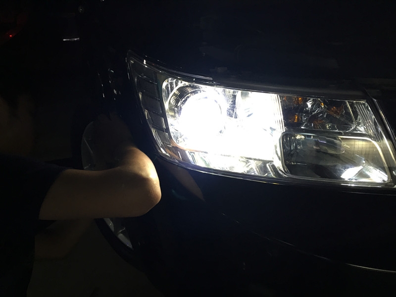 上海道奇酷威車燈升級 車燈改裝小糸Q5透鏡 巖崎氙氣燈 白色天使眼