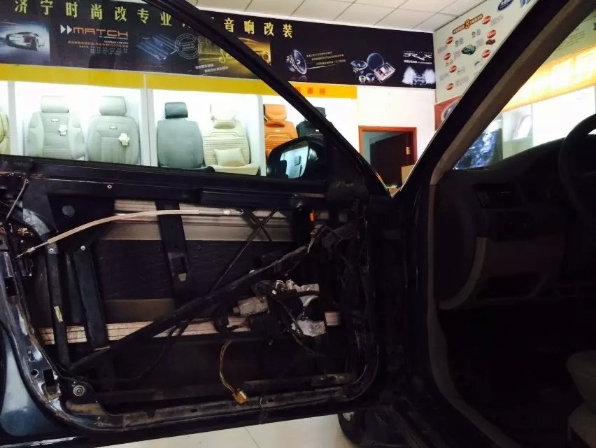 濟(jì)寧時(shí)尚改汽車音響改裝