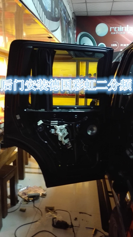 鄭州金聲音響改裝-路虎發(fā)現(xiàn)四改裝德國彩虹愛合金銀子彈三分頻