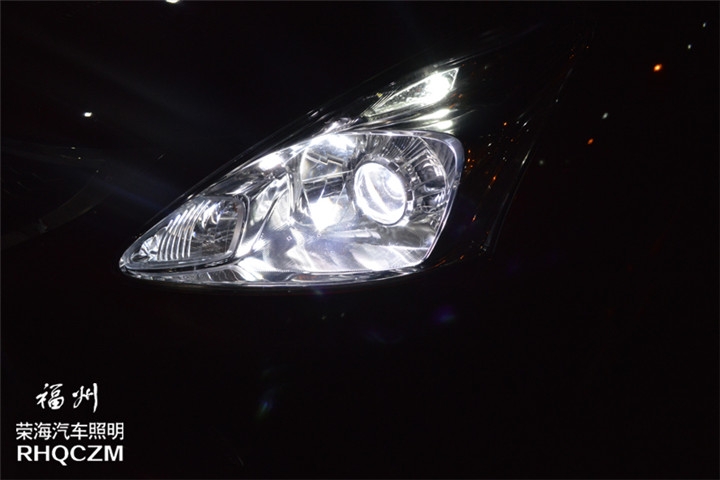 福州汽車(chē)大燈翻新 日產(chǎn)騏達(dá)改燈車(chē)燈升級(jí)氙氣燈Q5雙光透鏡 福州榮海汽車(chē)照明