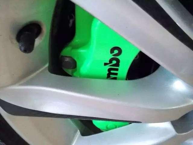 銳志升級改裝意大利brembo前六后四剎車套裝裝車圖