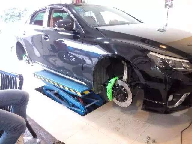 銳志升級改裝意大利brembo前六后四剎車套裝裝車圖