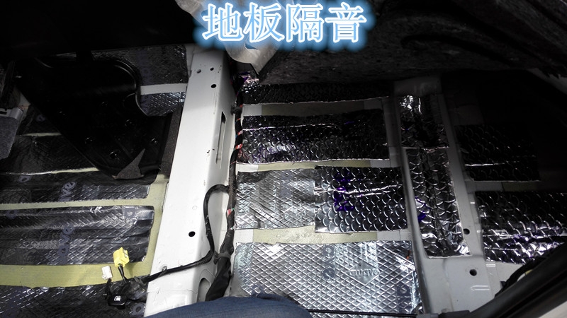 鄭州金聲音響改裝 起亞智跑音響改裝意大利卓麗二分頻備胎倒模低音