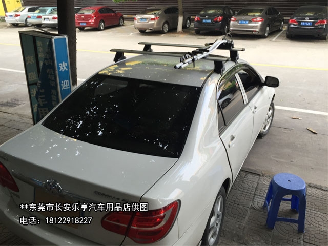 2013款豐田花冠安裝拓樂車頂行李架及自行車搭載架裝車實(shí)拍