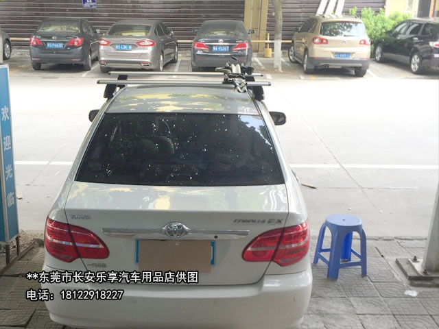 2013款豐田花冠安裝拓樂車頂行李架及自行車搭載架裝車實(shí)拍