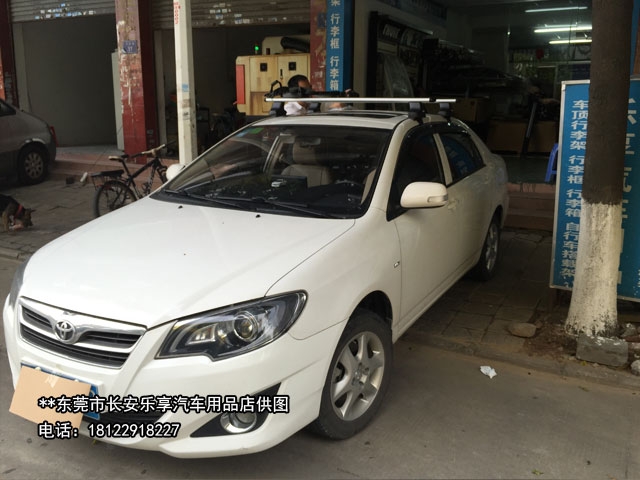 2013款豐田花冠安裝拓樂車頂行李架及自行車搭載架裝車實(shí)拍