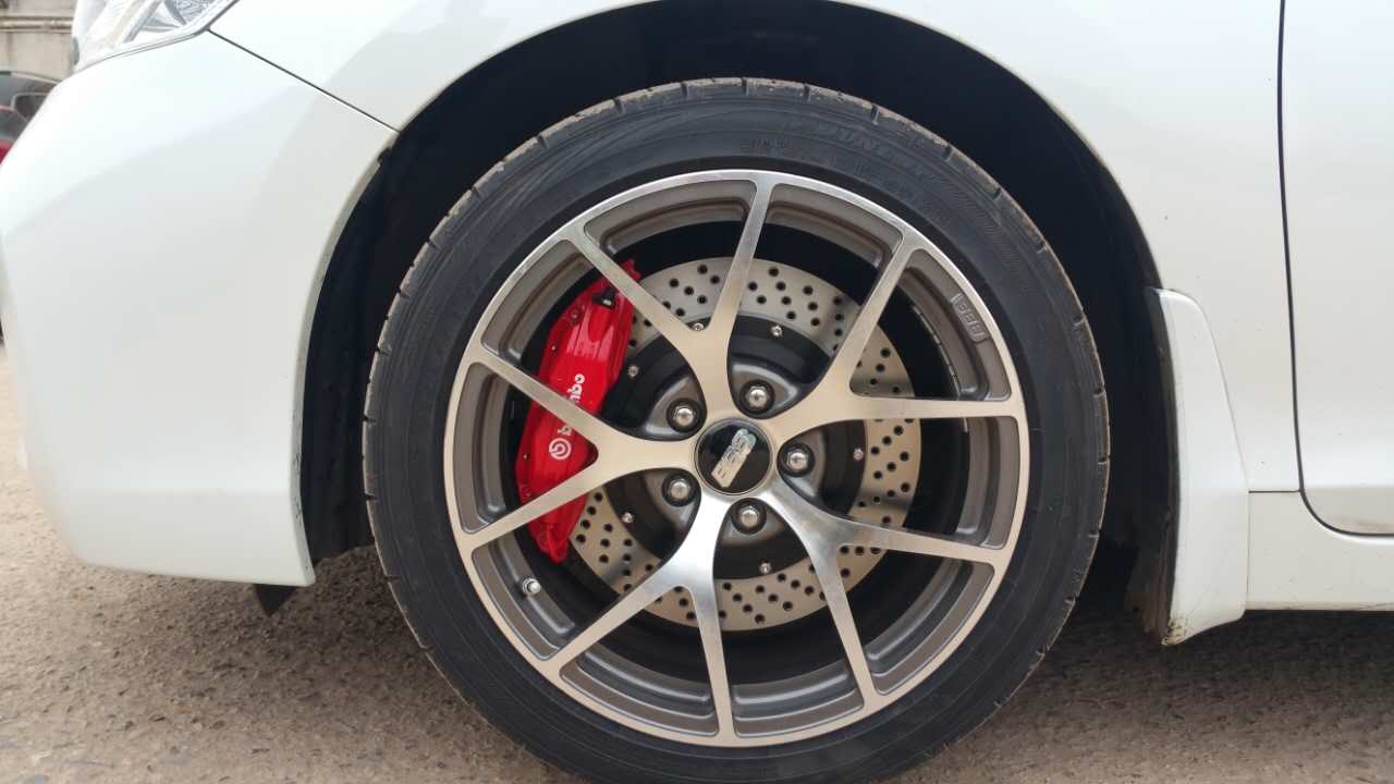 九代雅閣改裝意大利brembo f50剎車套裝裝車效果圖