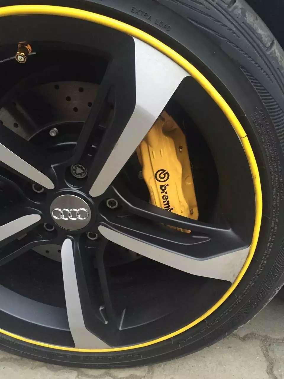 奧迪A4改裝bremboF50競技版大四活塞配330孔盤完美升級(jí)【剎車批發(fā)商 微信szcls168】