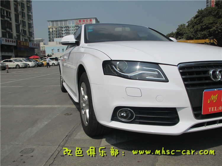 奧迪A4L貼膜改顏色 改色施工比利時麥可貼亮光白